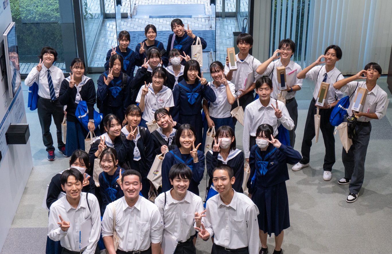 香住丘高等学校の皆様、「ガールズテック プログラム」にご参加いただきありがとうございました。いつか一緒にお仕事ができる日を楽しみにしています！社員一同より