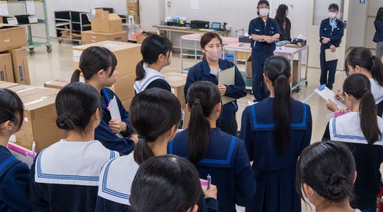 女性目線の”働ぎがい”についても触れながら いろいろな職場を説明
