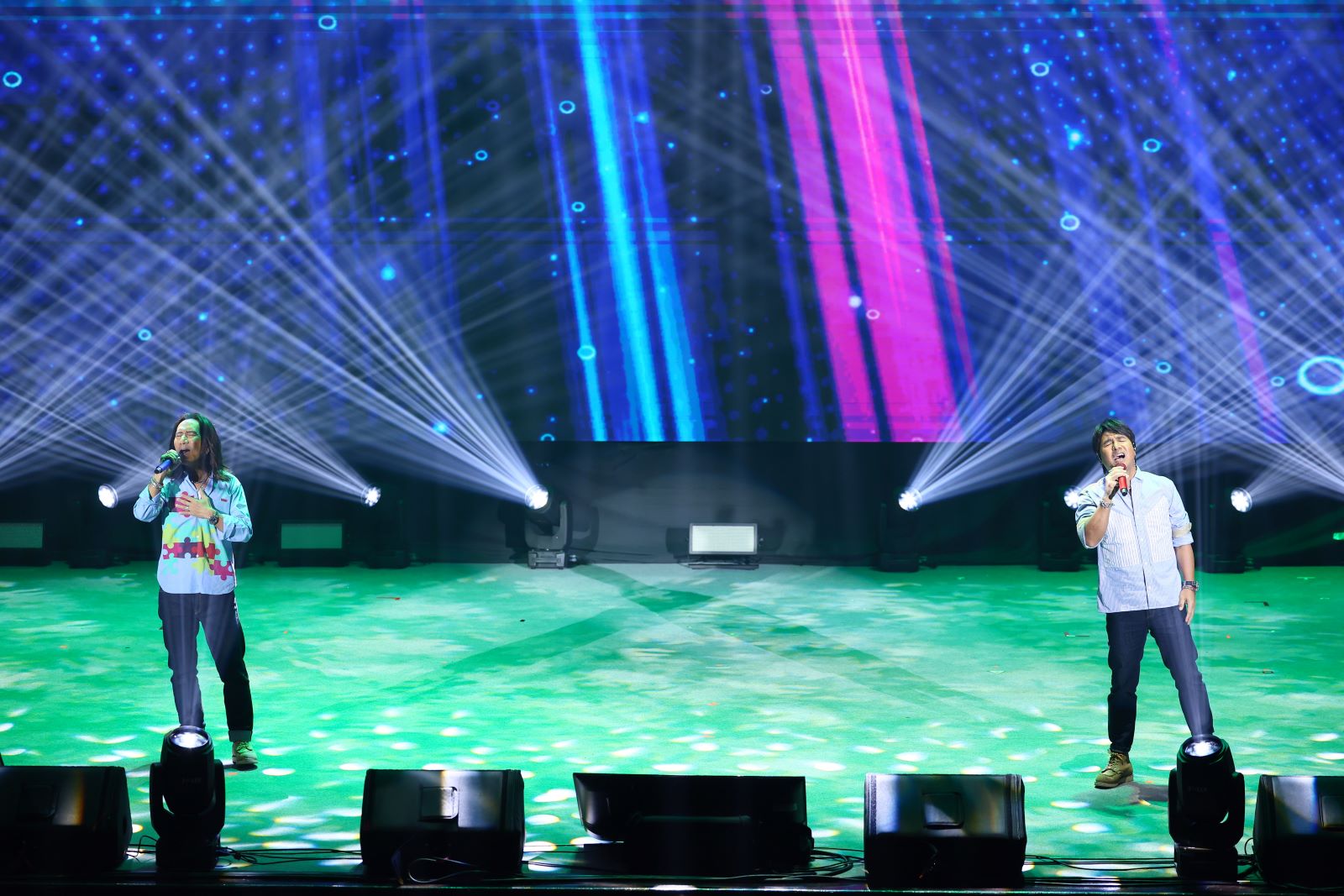 搖滾天團動力火車壓軸登場，金曲連發、同仁如癡如醉