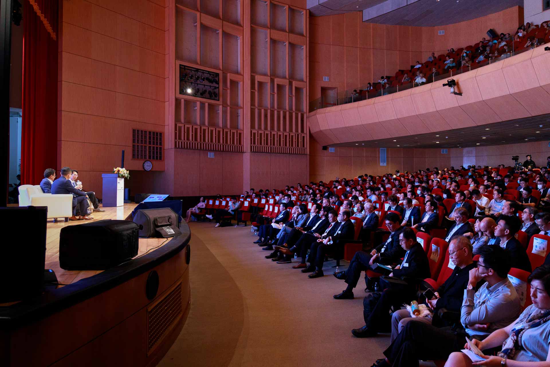 Advantech’s conference was held in both Chinese and English sessions, attracting nearly 2,000 participants from on-site attendance and online livestreaming.