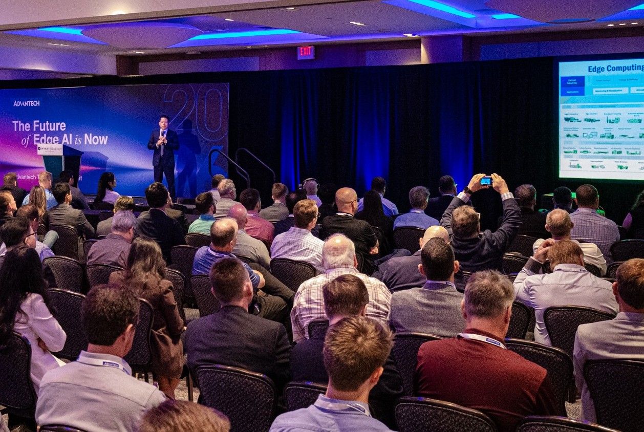 Miller Chang, President of Advantech’s Embedded Sector, delivered a speech at the Advantech Technology Summit, highlighting new computing platforms, hardware-software integration, and vertical industry applications.